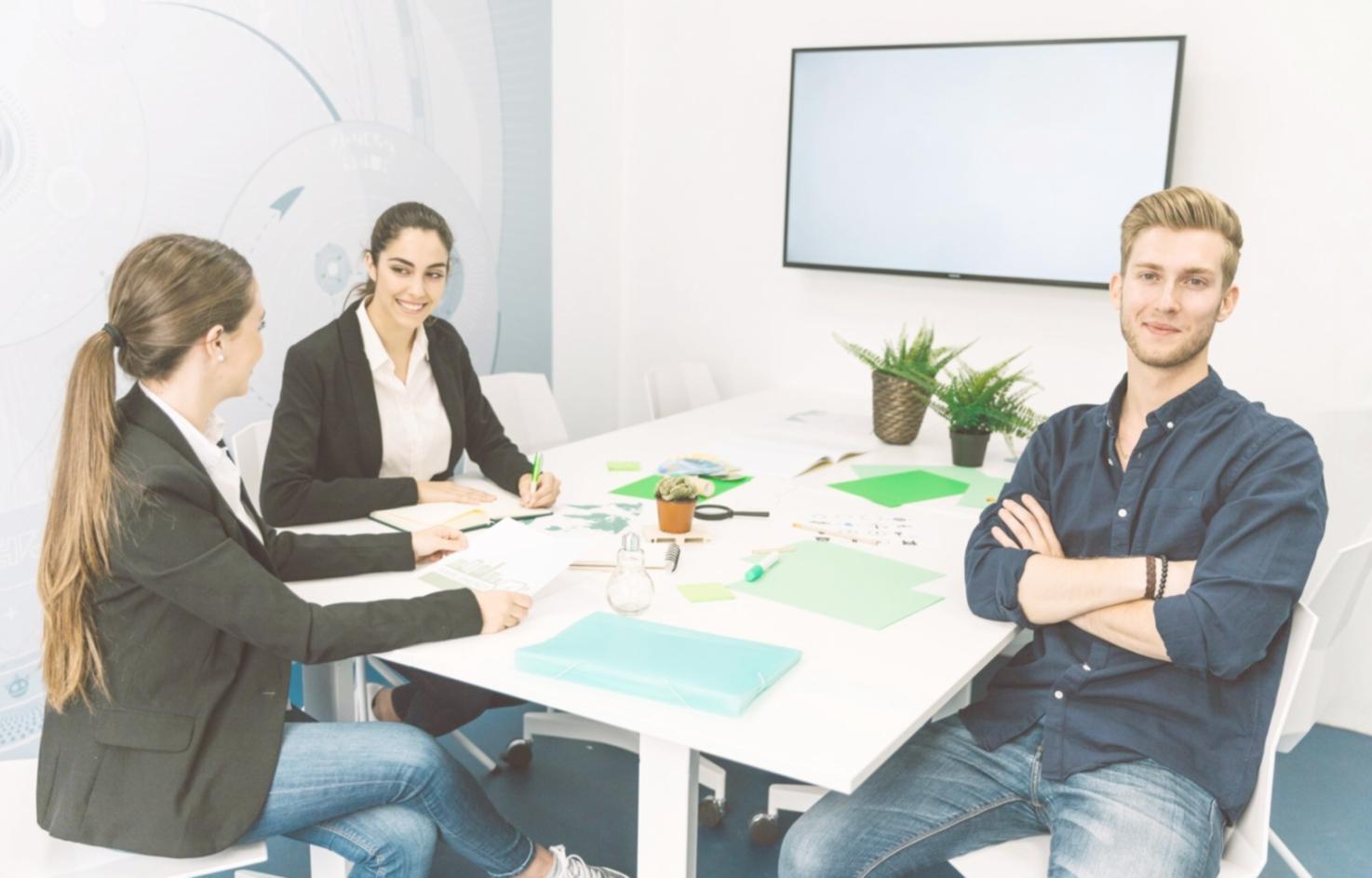 Studenti durante lezione pratica di makeup avanzato