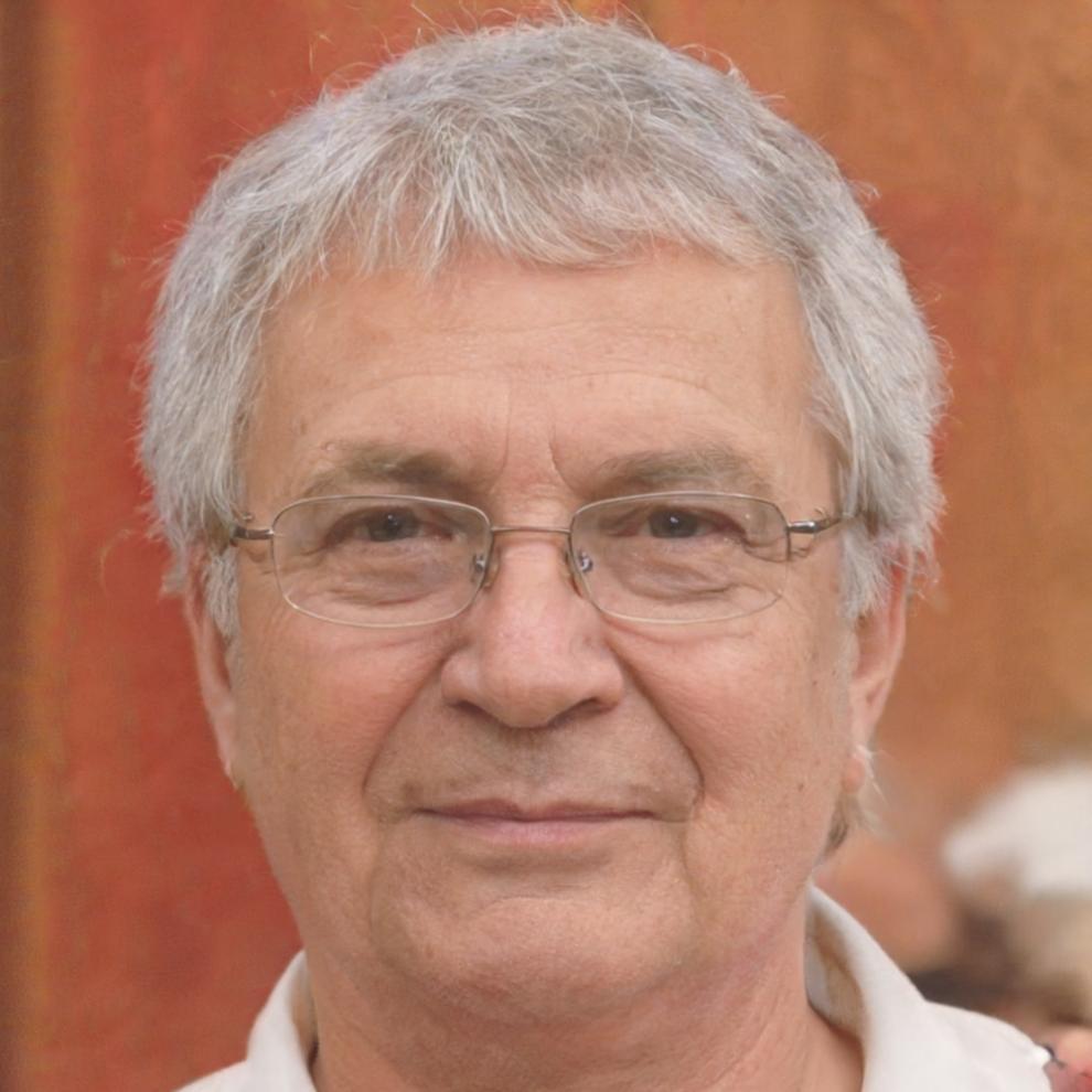 Professionista makeup durante dimostrazione di tecniche avanzate